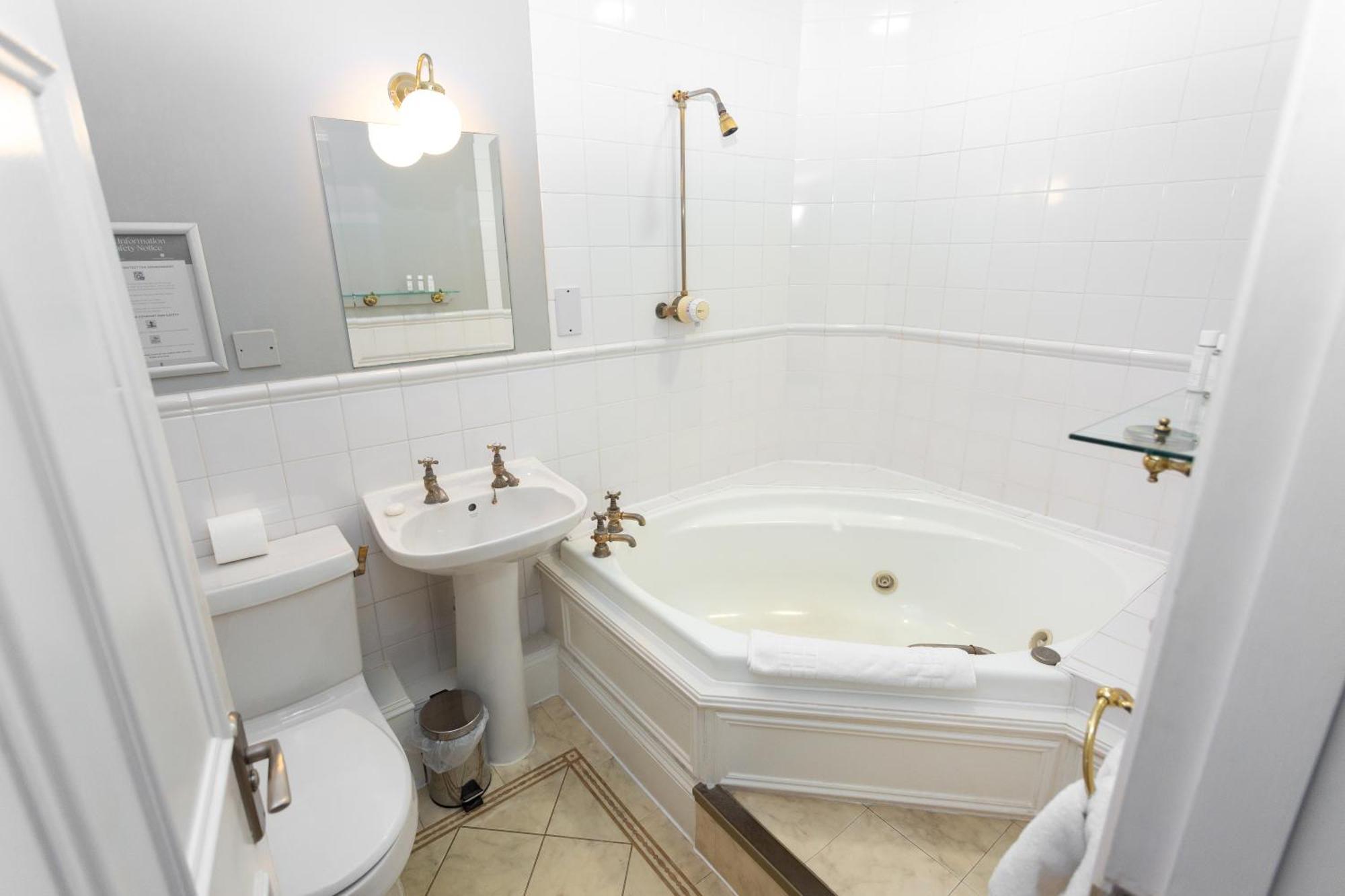 Hatton Court Hotel Глостер Экстерьер фото